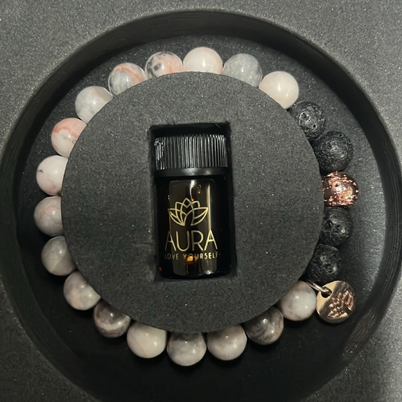 Lava rock aromatherapy pink bracelet - Picture 1 of 6